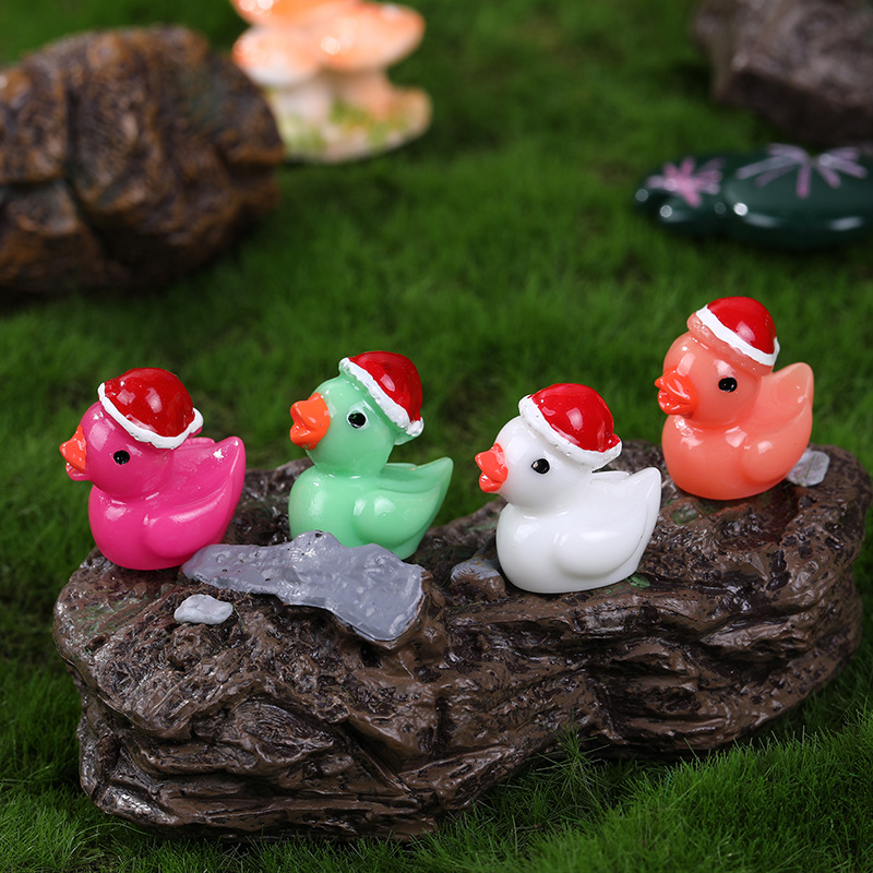 Christmas decoration micro landscape cute animal cartoon Christmas hat duck resin jewelry accessories decoration factory wholesale