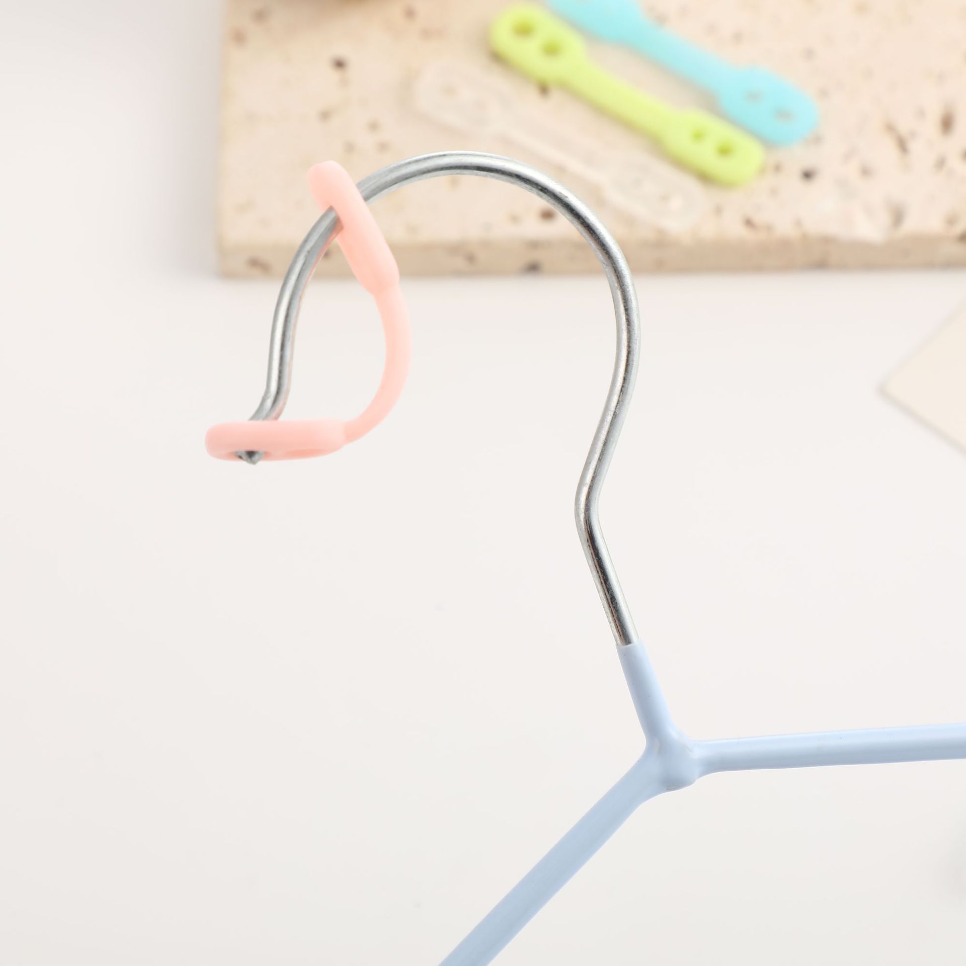 Household clothes hanger windproof buckle silicone color clothes hanger non-slip buckle outdoor clothes hanger anti-drop fixed buckle wholesale