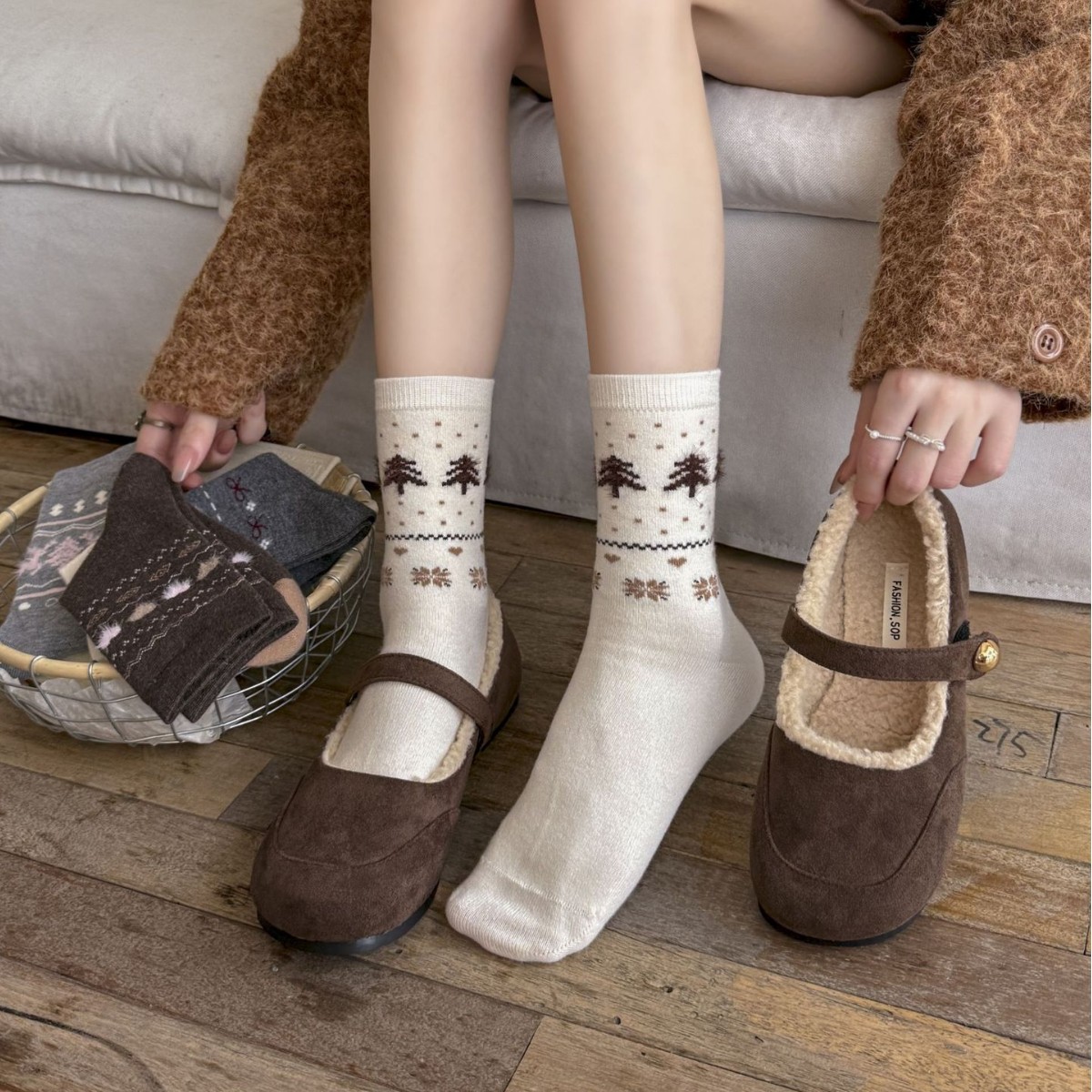 Winter Thickeneded Warm Fair Isle Style Wool Socks for Women Retro Heart Puppy Mid-Calf Socks Cute Student Socks