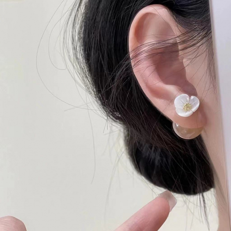 French Sweet Two-Wear Flower Bead Earrings for Women, Niche Design, Simple Temperament, Versatile Earrings