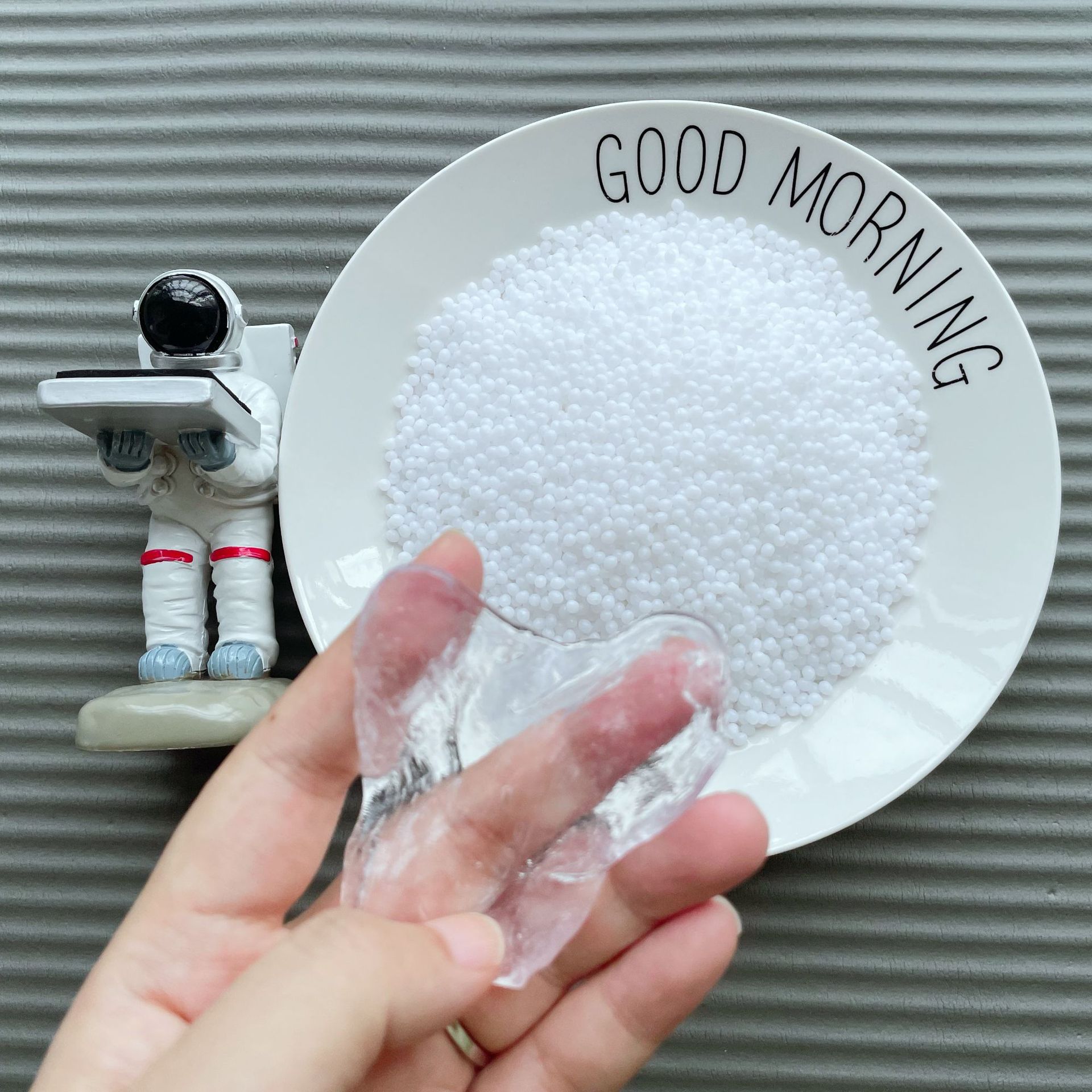 New Plastic Soil, Bright White and Round, Low Smell, Excellent Physical Performance, DIY Resin Clay Repair