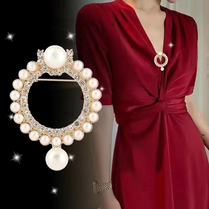 Butterfly Alloy Jewelry, High-End, Simple, Versatile, High-Grade Brooch, Anti-Exposure Pin, Corsage, Clothing Accessories Wholesale