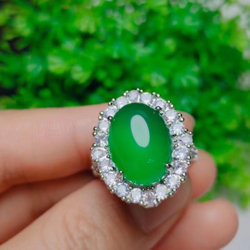 Оптовая продажа кольца для женщин с серебряным покрытием и инкрустацией из зеленого халцедона