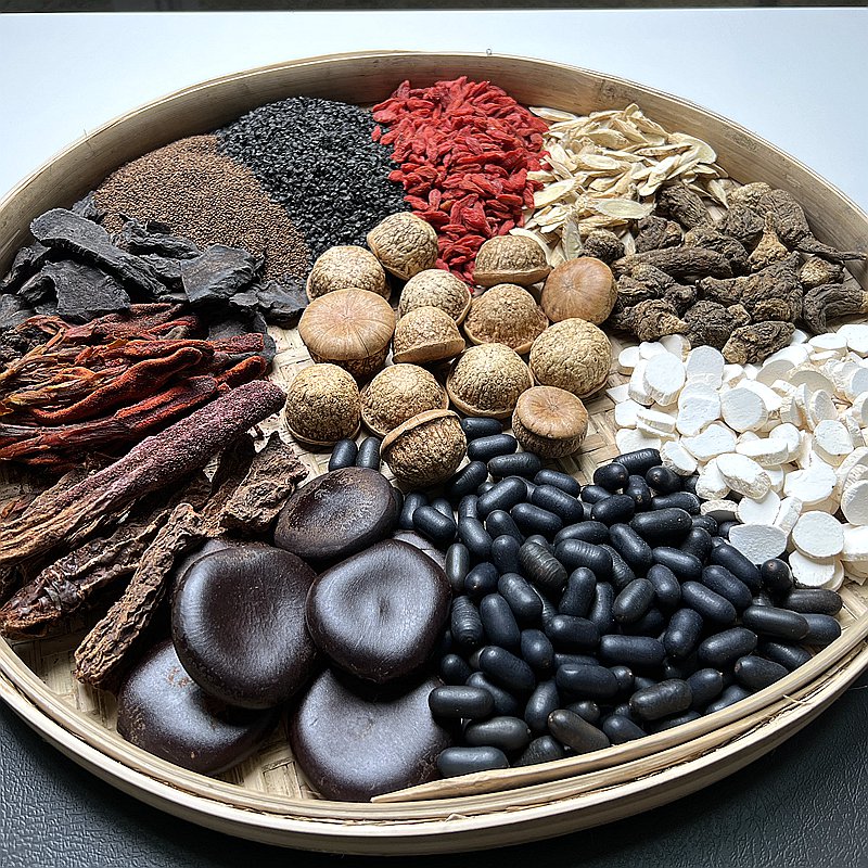 Фенглю Гуо, Инь Янцзы, двойные почки, восстанавливающая трава, цинофор, кусута, годжи, мака и другие двенадцать видов ингредиентов для вина