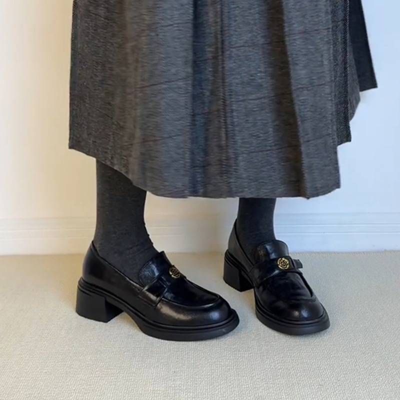 Sheepskin version ~ thick-heeled commuter thick-soled camellia loafers women's retro British style single-layer shoes a pedal small leather shoes.