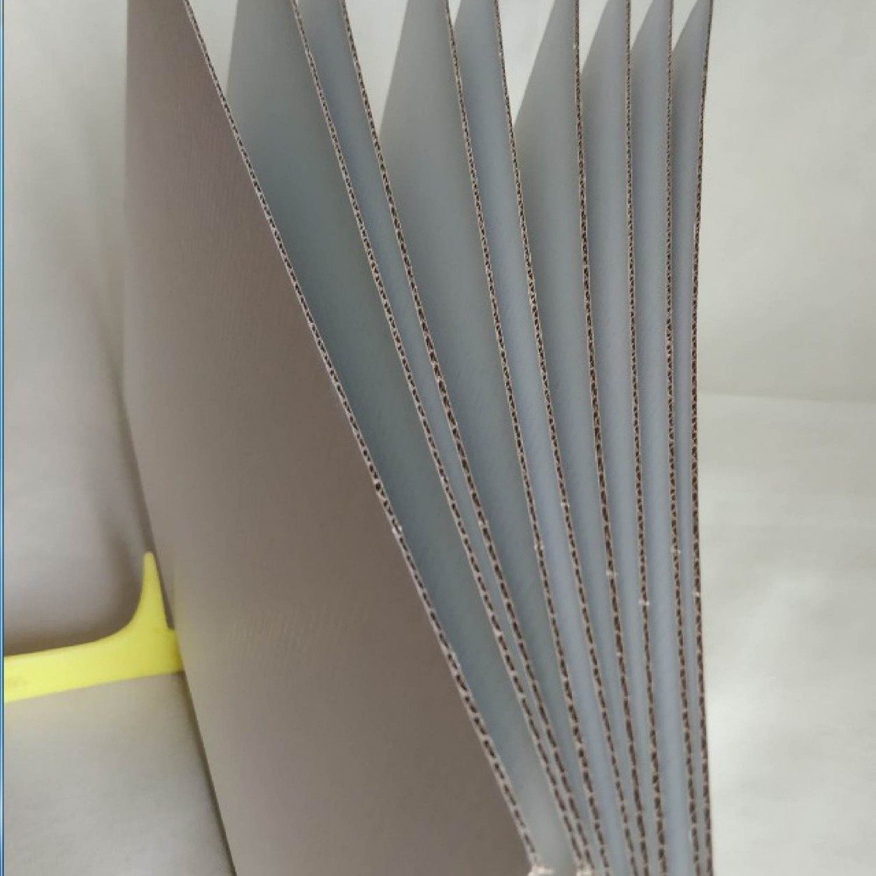 W9W double-sided white cow reinforced corrugated pit cardboard White 9 White