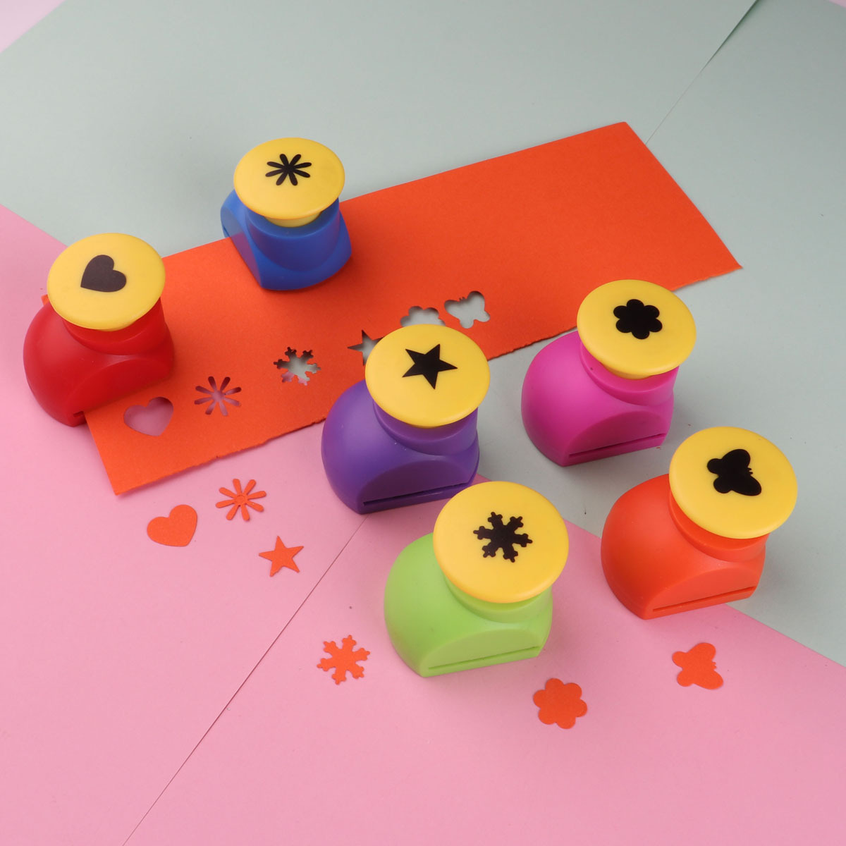 Single packaging embossing device children's DIY handmade medium 1.5cm pressing drawing punching machine flower punching device children's puzzle
