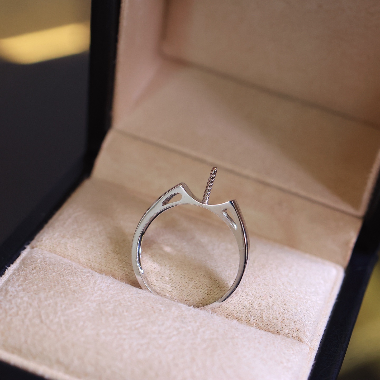 Platinum Pt900 Accessories Thick Gold Light Version Ring Picture with Beads 10-11mm Beads Not Included