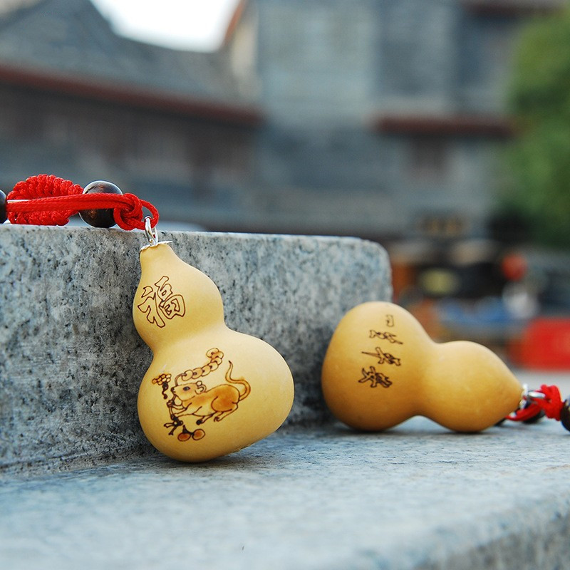 Factory wholesale gourd pendant/small gourd keychain 12 Zodiac gourd hand twist gourd Wenwan pyrography gourd