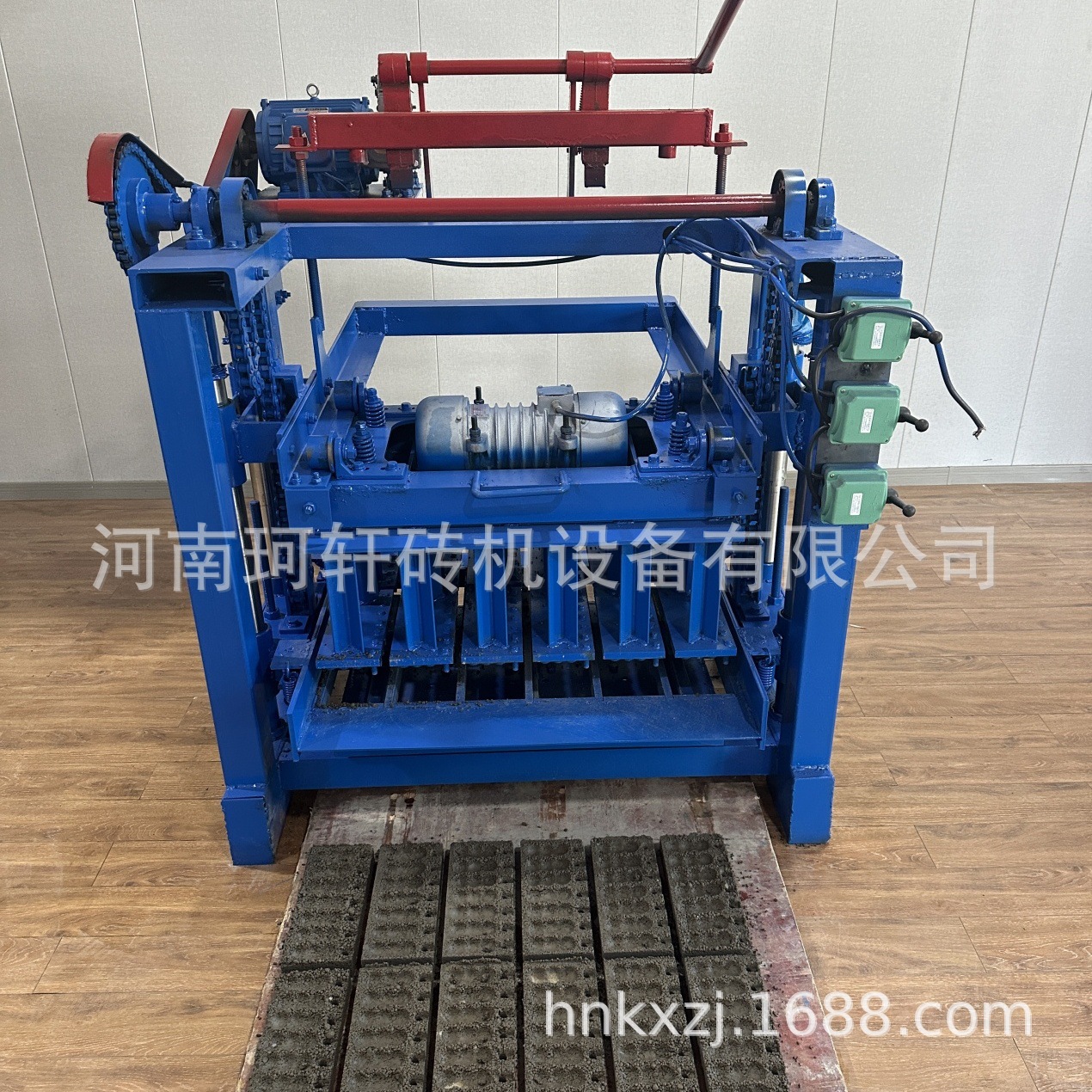 Household 220V mobile cement non-fired hollow brick making machine large, medium and small concrete block cushion block paving brick machine