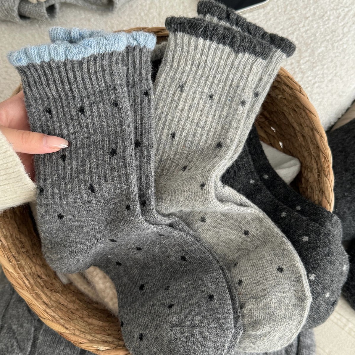 Polka Dot Wool Socks Women's Autumn and Winter Gray Mid-Calf Socks Thickeneded Warm Cashmere Cotton Socks Retro Lace Stockings