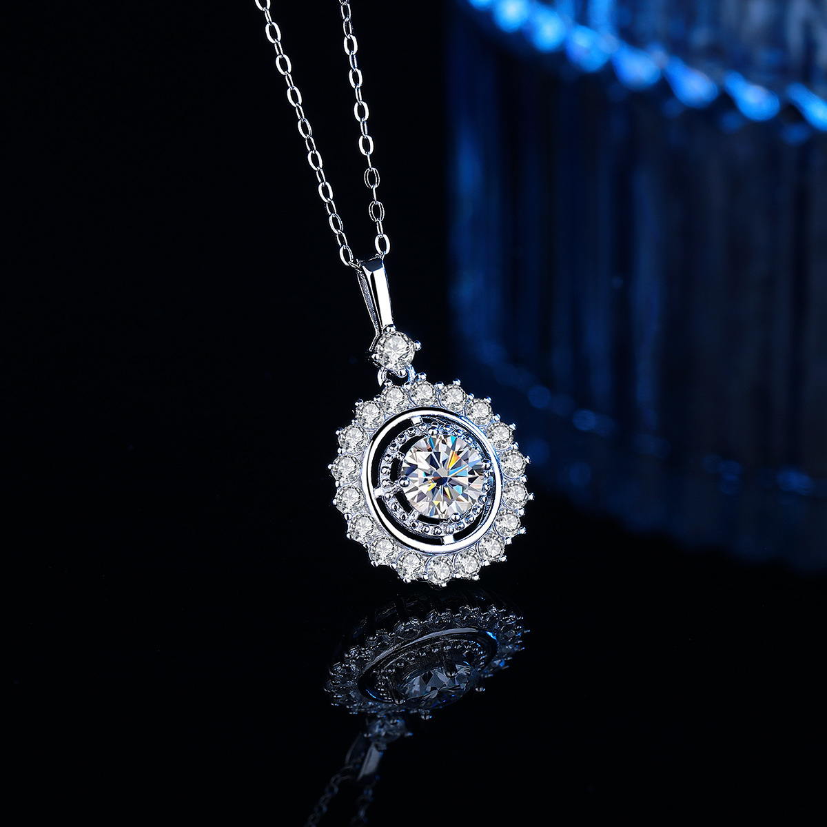 Amazon Cross-border Hot Sale S925 Sterling Silver Disc Moissanite Necklace European and American Light Luxury Sunflower Pendant Clavicle Chain