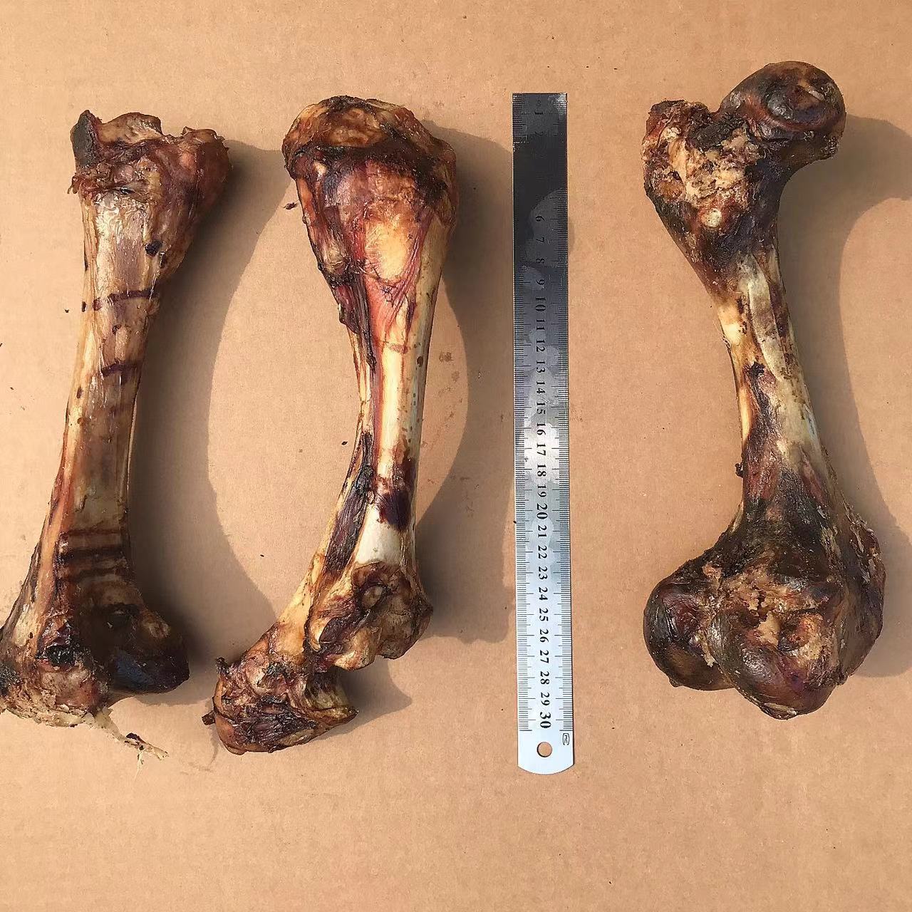 Manufacturer Wholesale Dog Molar Stick Toy Real Bone Tooth Cleaning Cow Bone Crispy Bone Pet Snacks Dog Food Hatchis