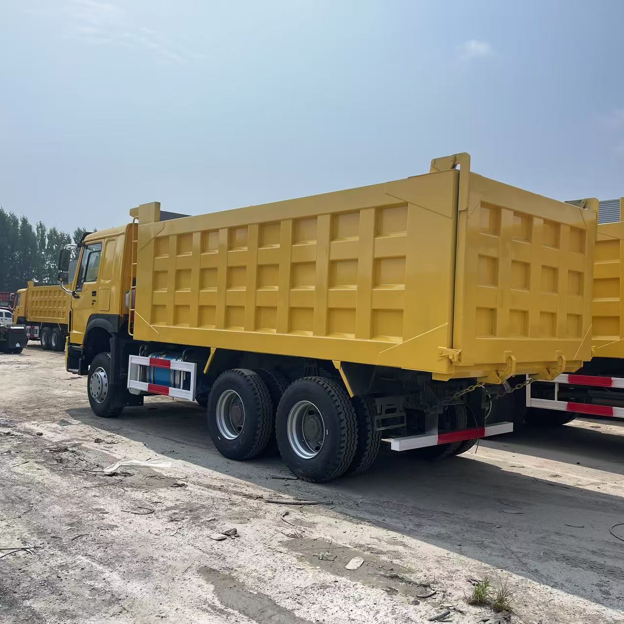 Cross-Border Front-Four-Wheel-Drive Rear-Eight-Wheel-Drive Dump Truck, National 23 Howo Dump Truck, Engineering Dump Truck, Cargo Truck, Engineering Vehicle