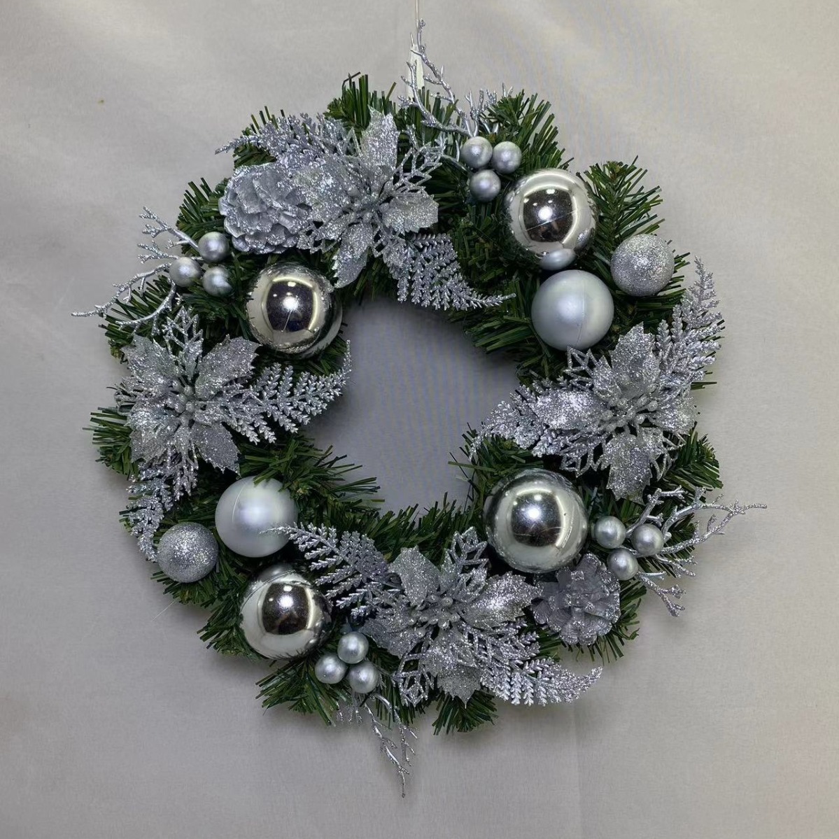 Factory Direct Sales Christmas Wreath Front Door Wreath Decoration Door Hanging Green Wreath Christmas Decorations Hot Sale
