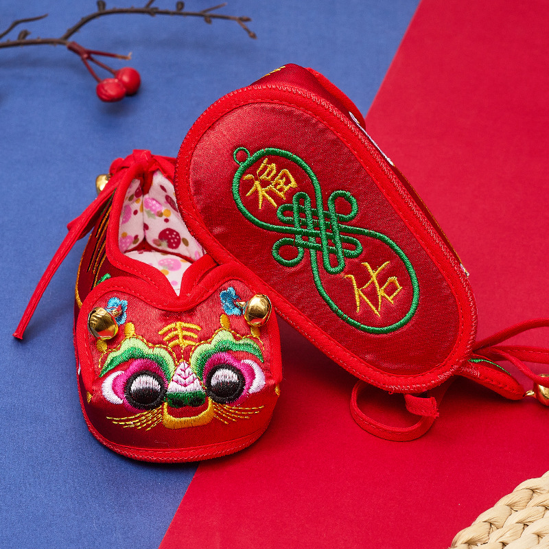 Embroidered Handmade Tiger Head Shoes for Men and Women, Soft-Soled Shoes for Infants and Toddlers, One Hundred Days Old, Folk Tiger Shoes