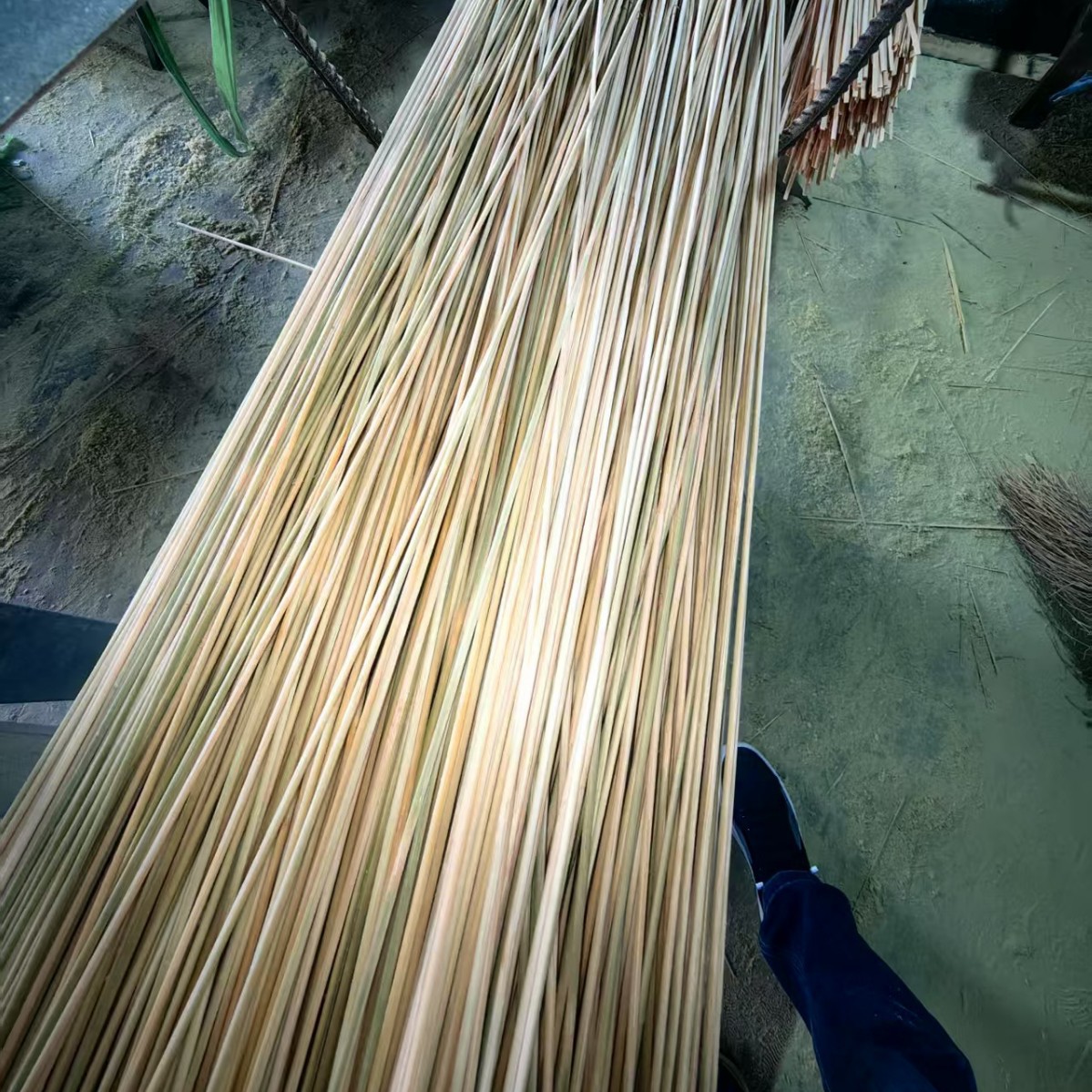 Discounted Supply of 1.8 Round Bamboo Strips, Grasshopper Cages Bird Cages Use Bamboo Strips and Bamboo Skewers.