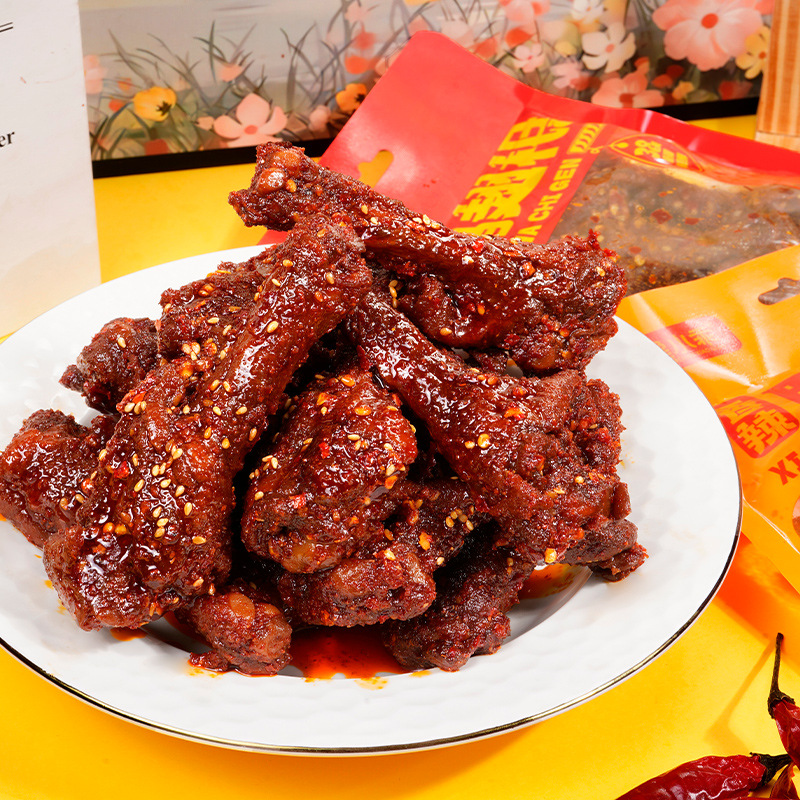 Свежие острые маринованные утинные крылья