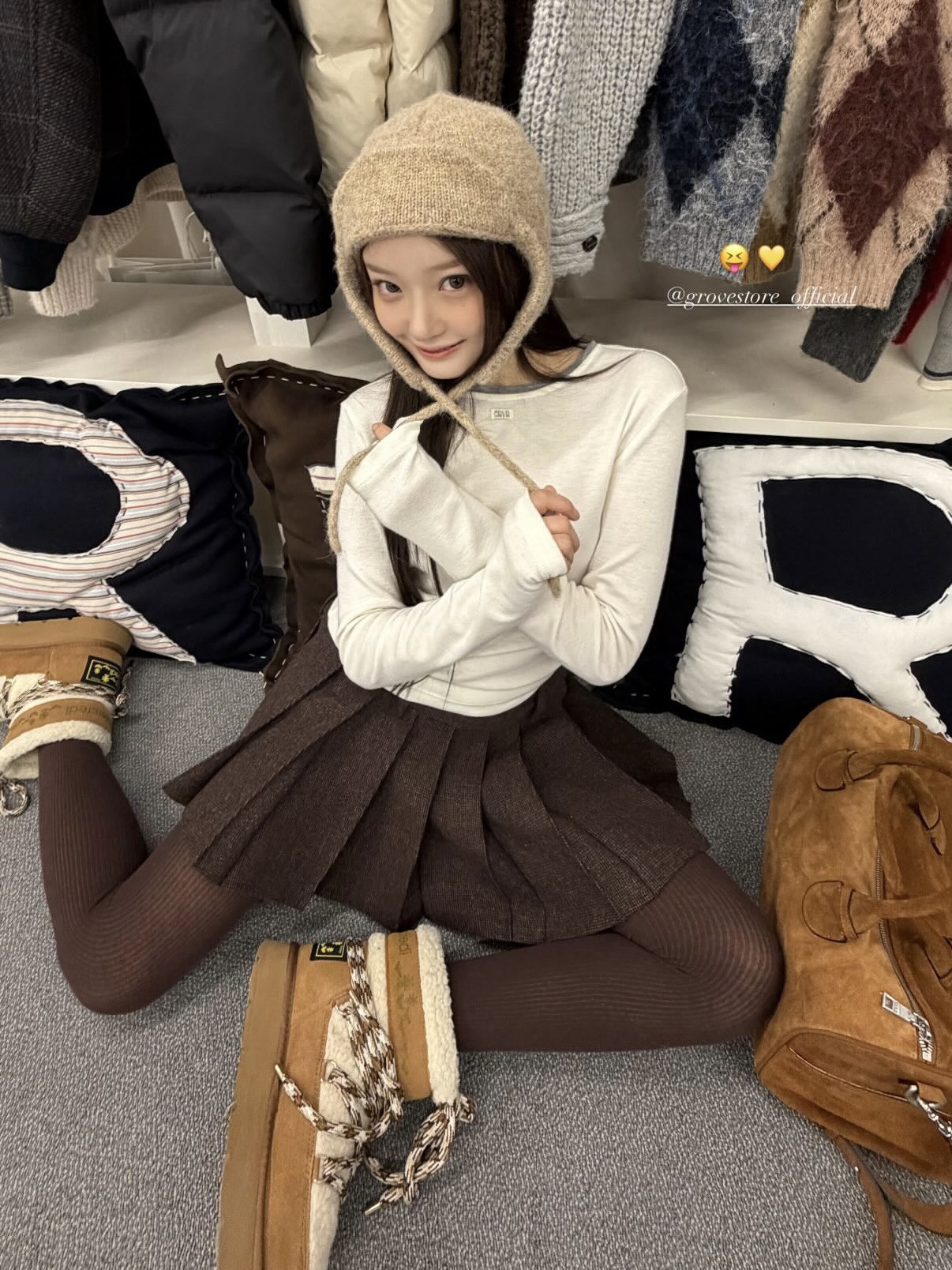 В наличии, новая зима 2025, универсальная футболка с цветными блоками, имитация двух частей, стандартные плечи, длинный рукав