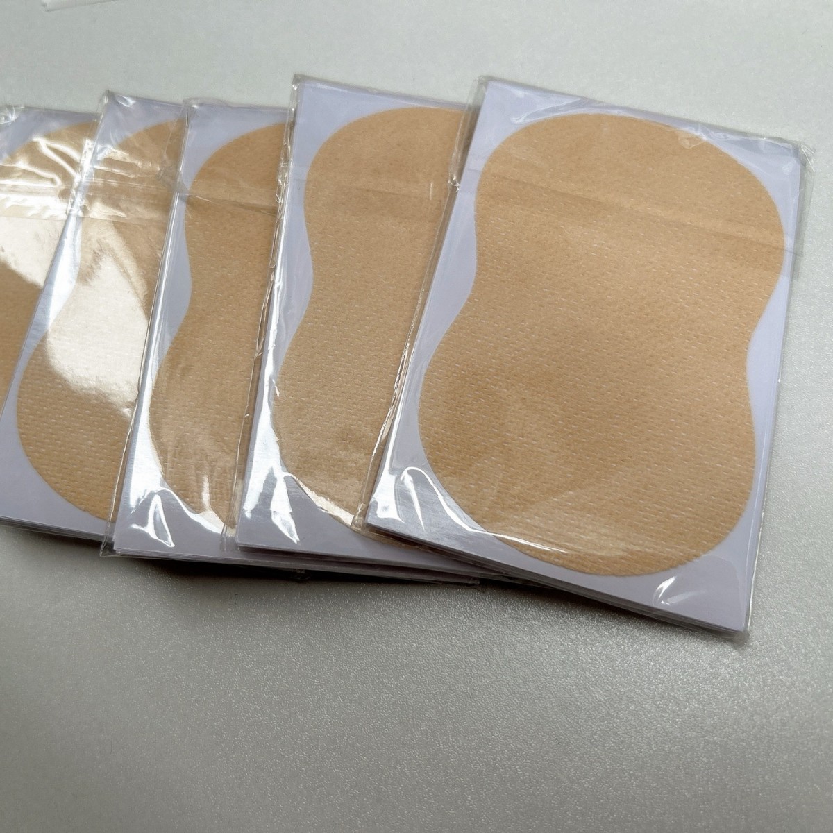 In the Hot Summer, Men and Women Are Prone to Sweating. Underarm Sweat-Absorbent Patches, Anti-Perspirant Patches, Foot Sweat-Absorbent and Anti-Moisture Mark Invisible Patches